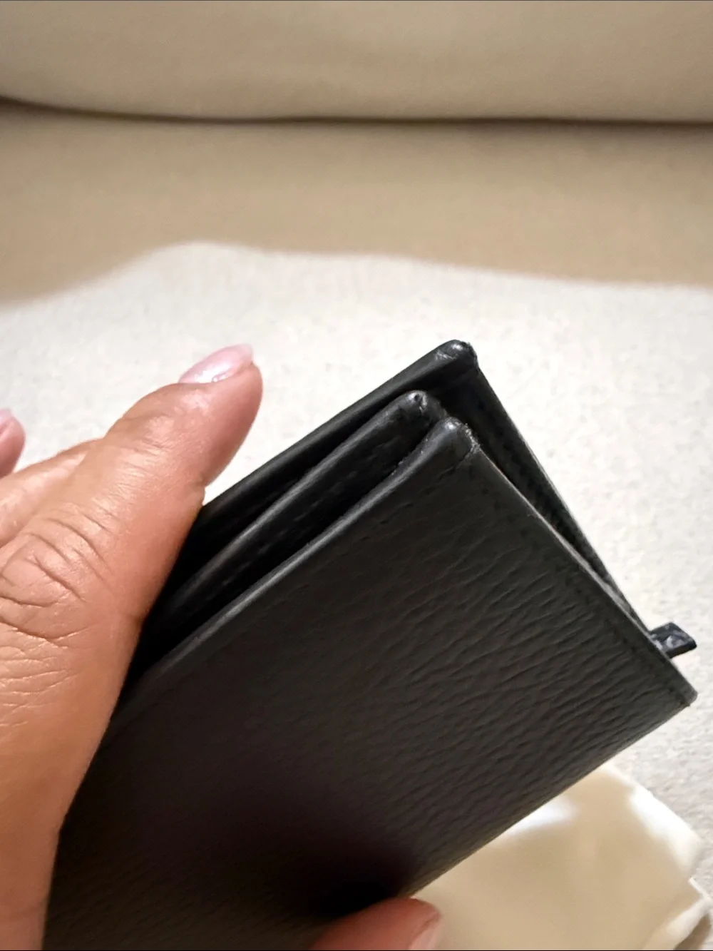 Like NEW Gucci Black Leather Compact Wallet with Gold Double G - Picture 4 of 13